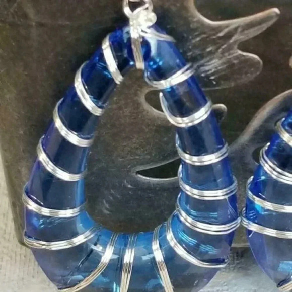 Retro 80s Statement Blue Lucite Teardrop Earrings - Picture 3 of 3